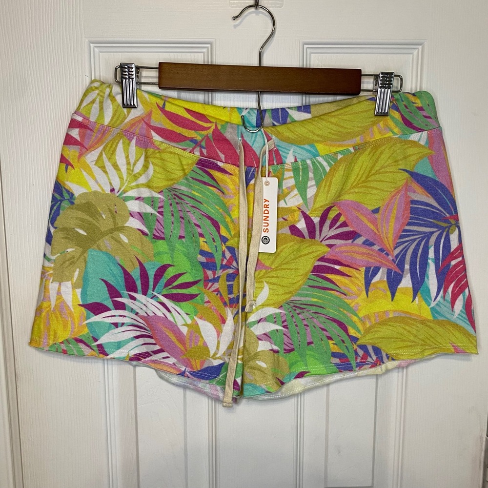 Sundry Women Tropical Leaf Print Shorts Multicolor Drawstring Size 3 Large NWT
